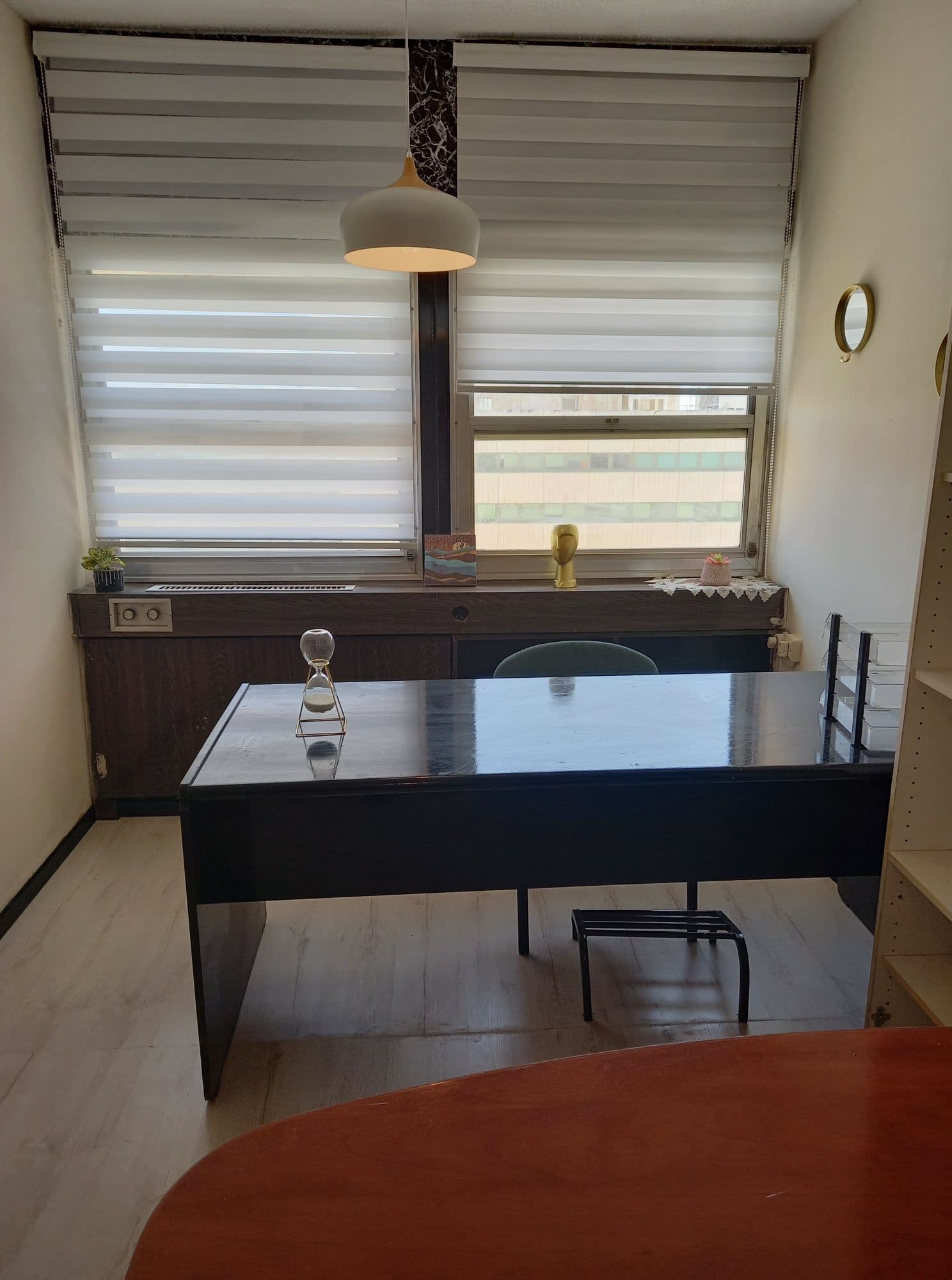 משרד 25 מ״ר, תמונה 2