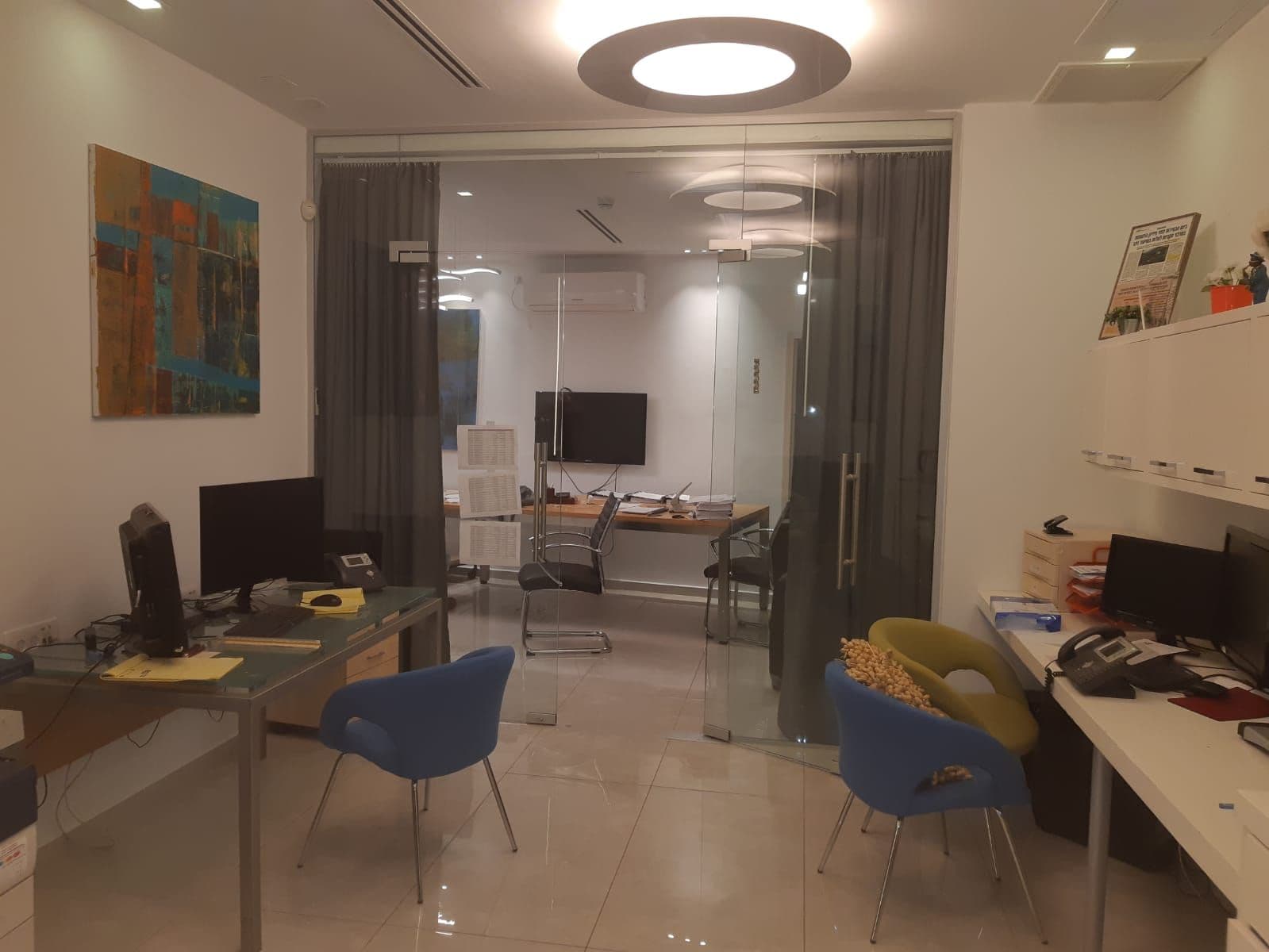 משרד 50 מ״ר, תמונה 3