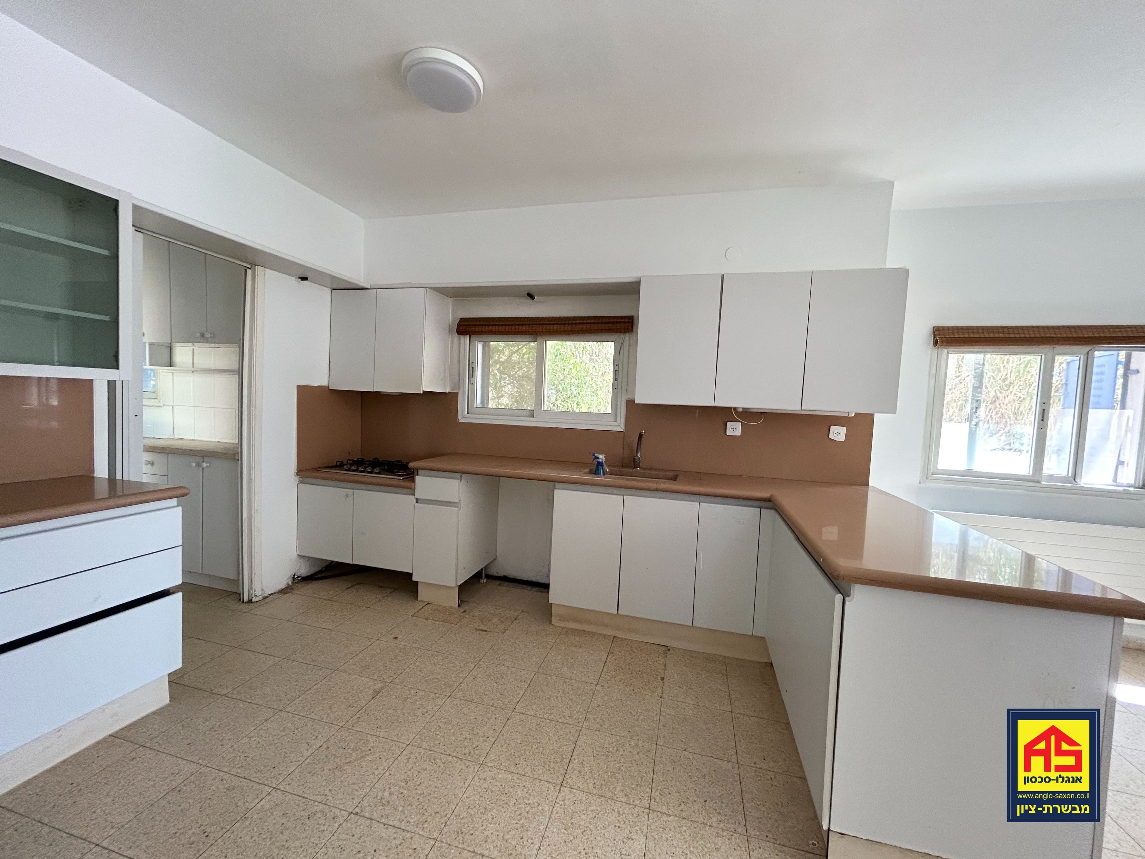 בית 9.5 חדרים, תמונה 5