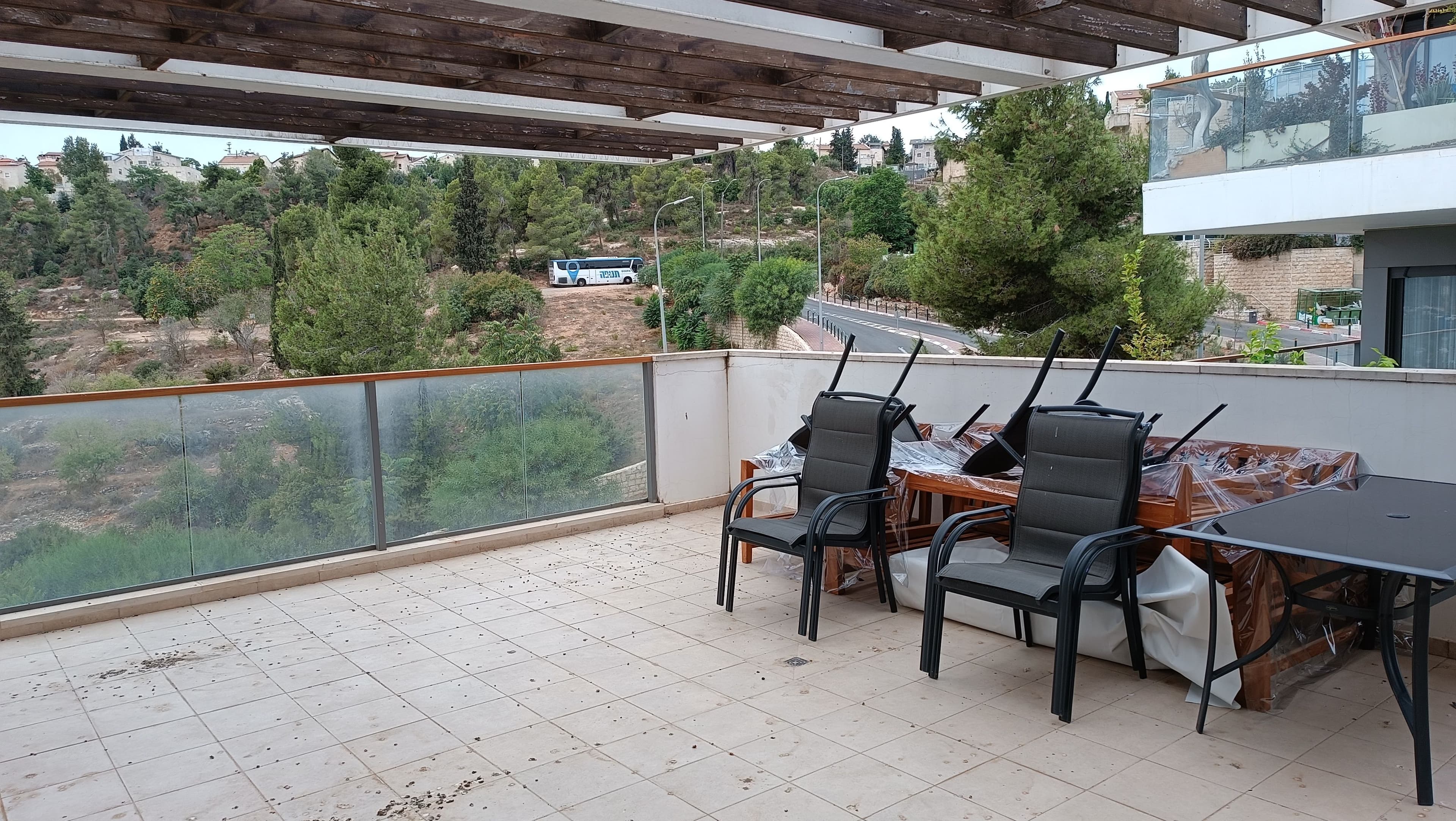 פנטהאוז 5 חדרים, ארזה, מוצא עילית