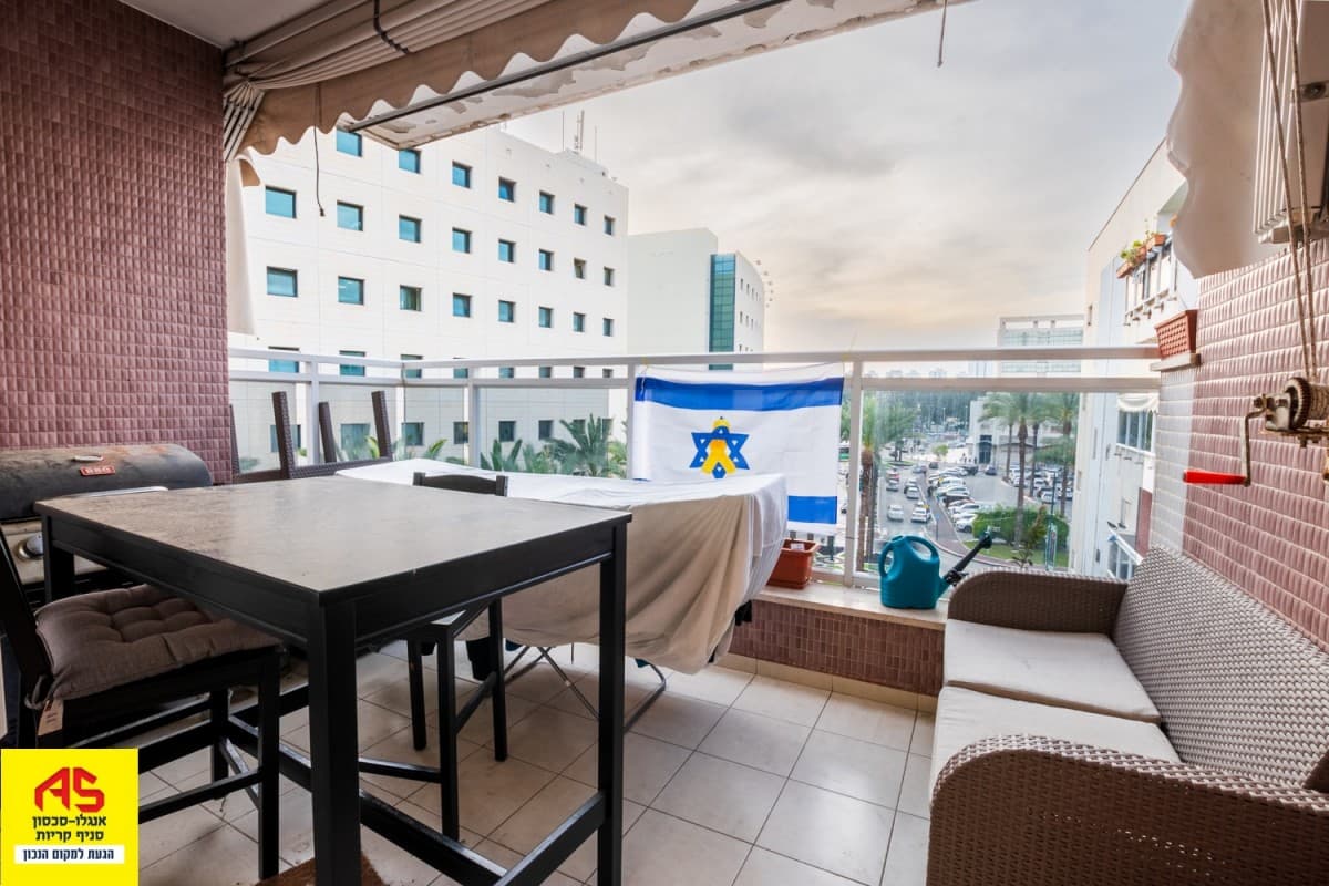 דירה 4 חדרים, תמונה 2