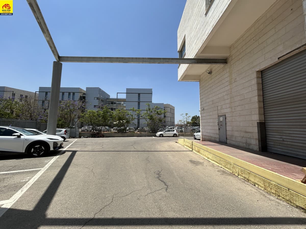 מחסן 300 מ״ר, כנרת 12, קרית שדה התעופה