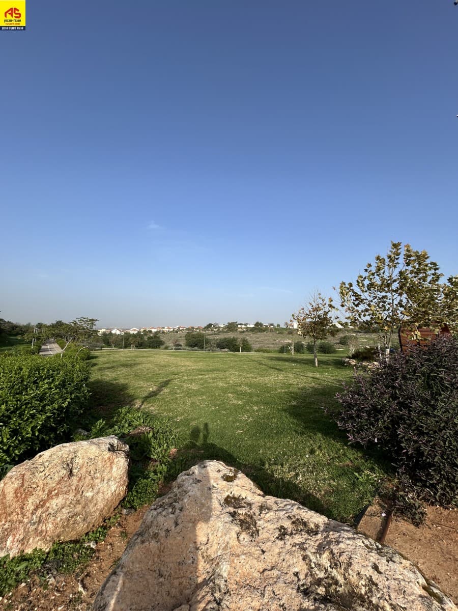 מגרש, תירוש 33, כרמים, שוהם
