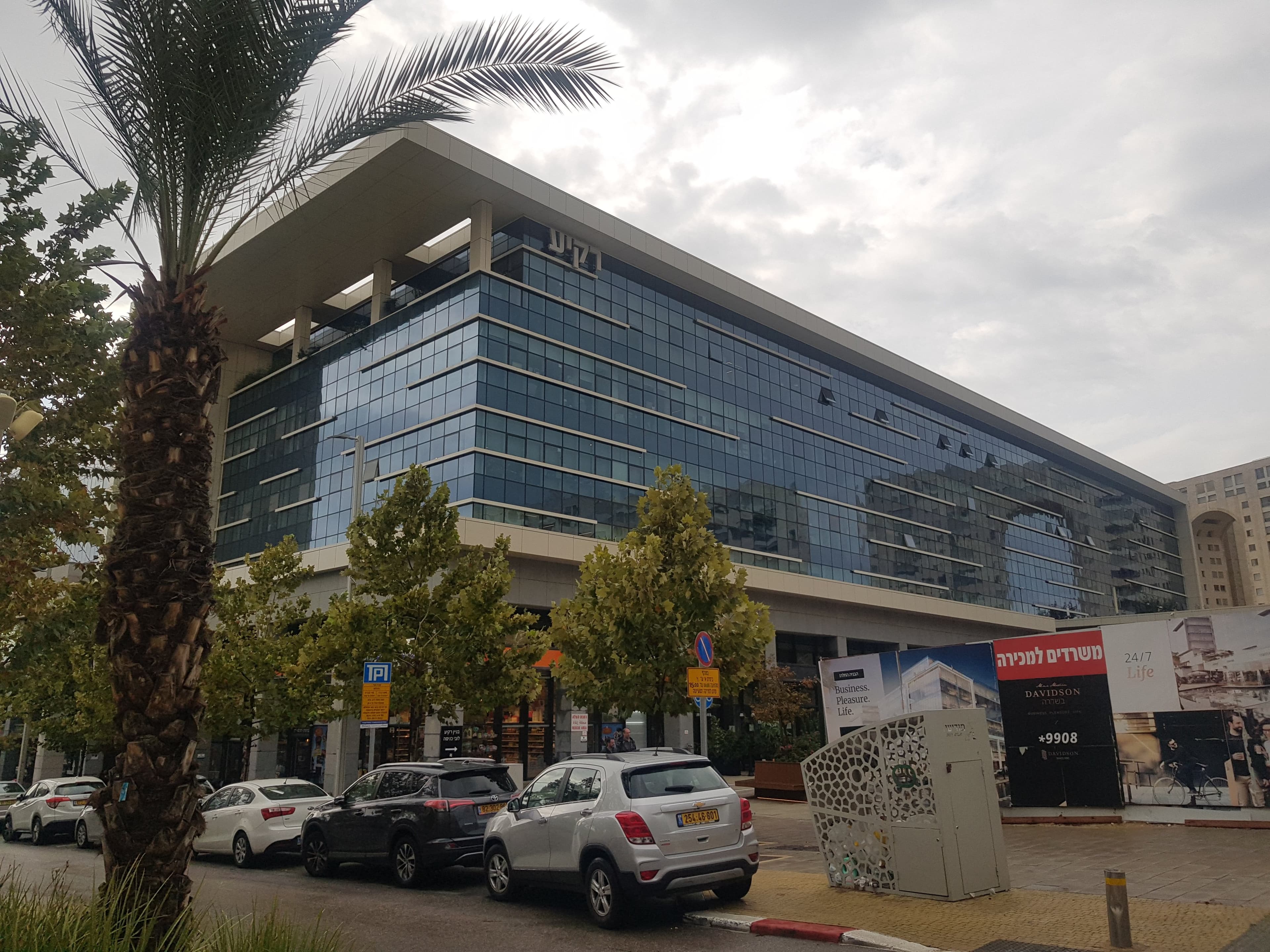 חנות 195 מ״ר, דם המכבים, הפרחים, מודיעין