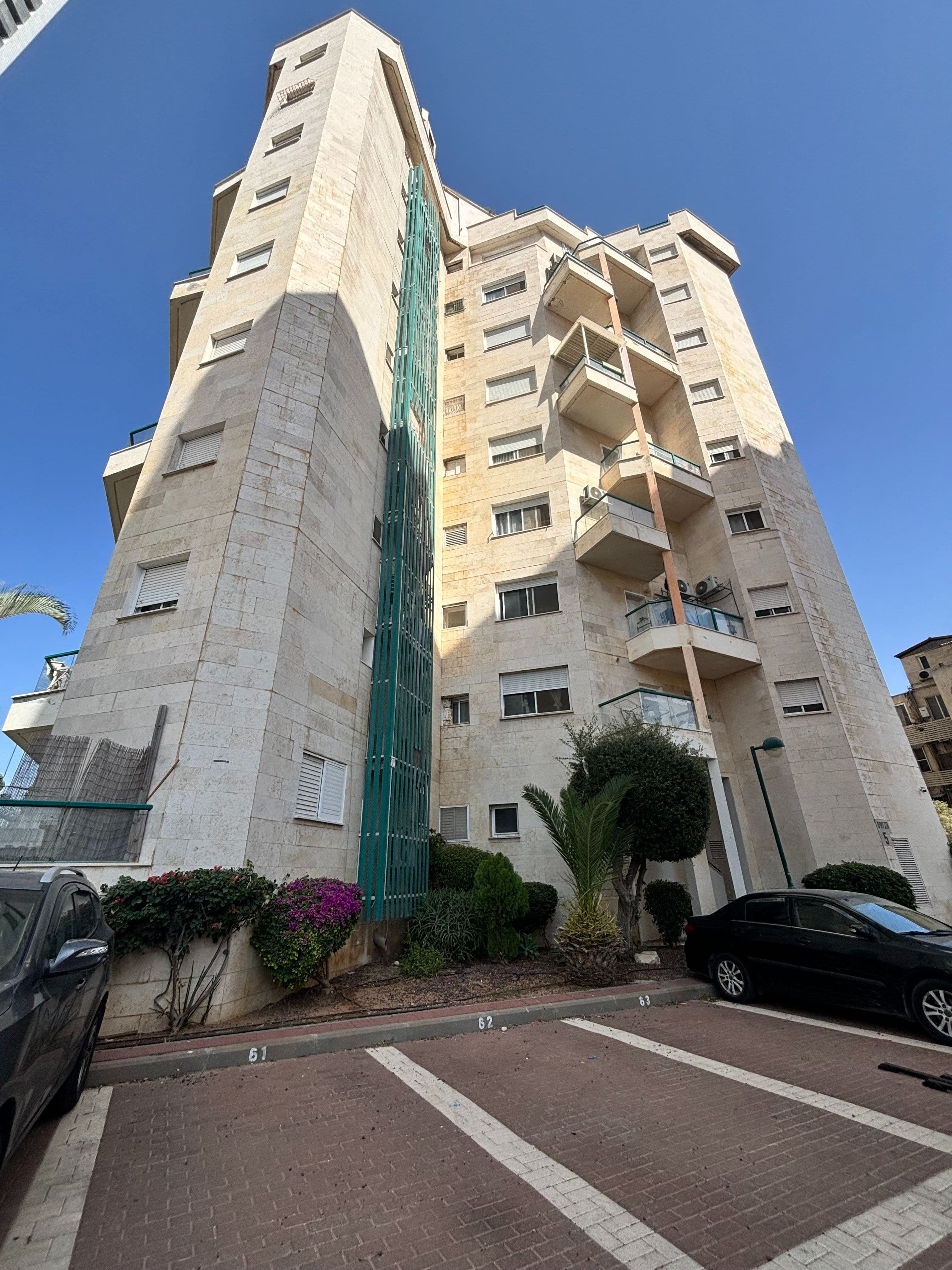 דירה 4.5 חדרים, הרב ניסים, גבעת אולגה, חדרה
