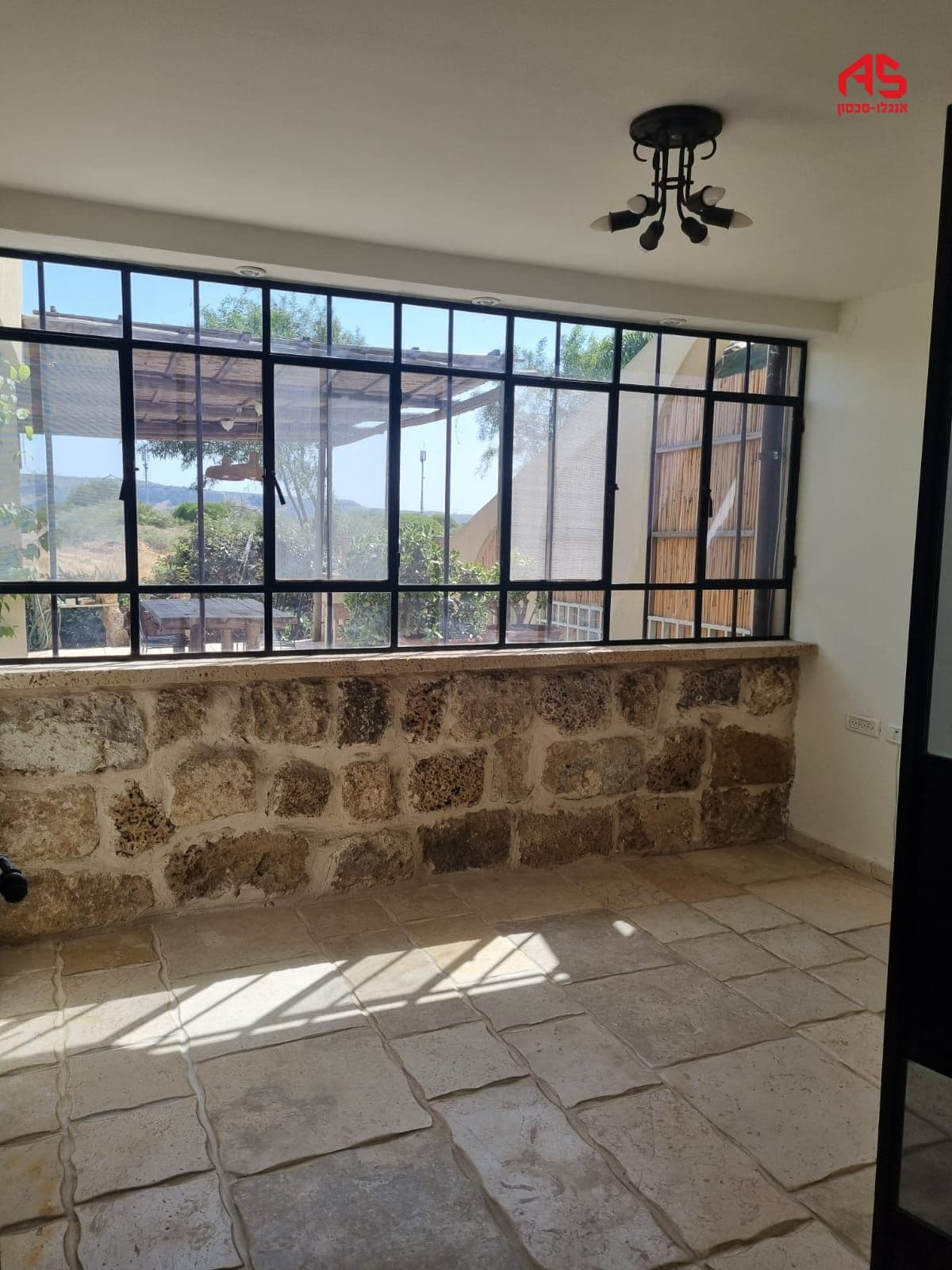 בית 11 חדרים, תמונה 2
