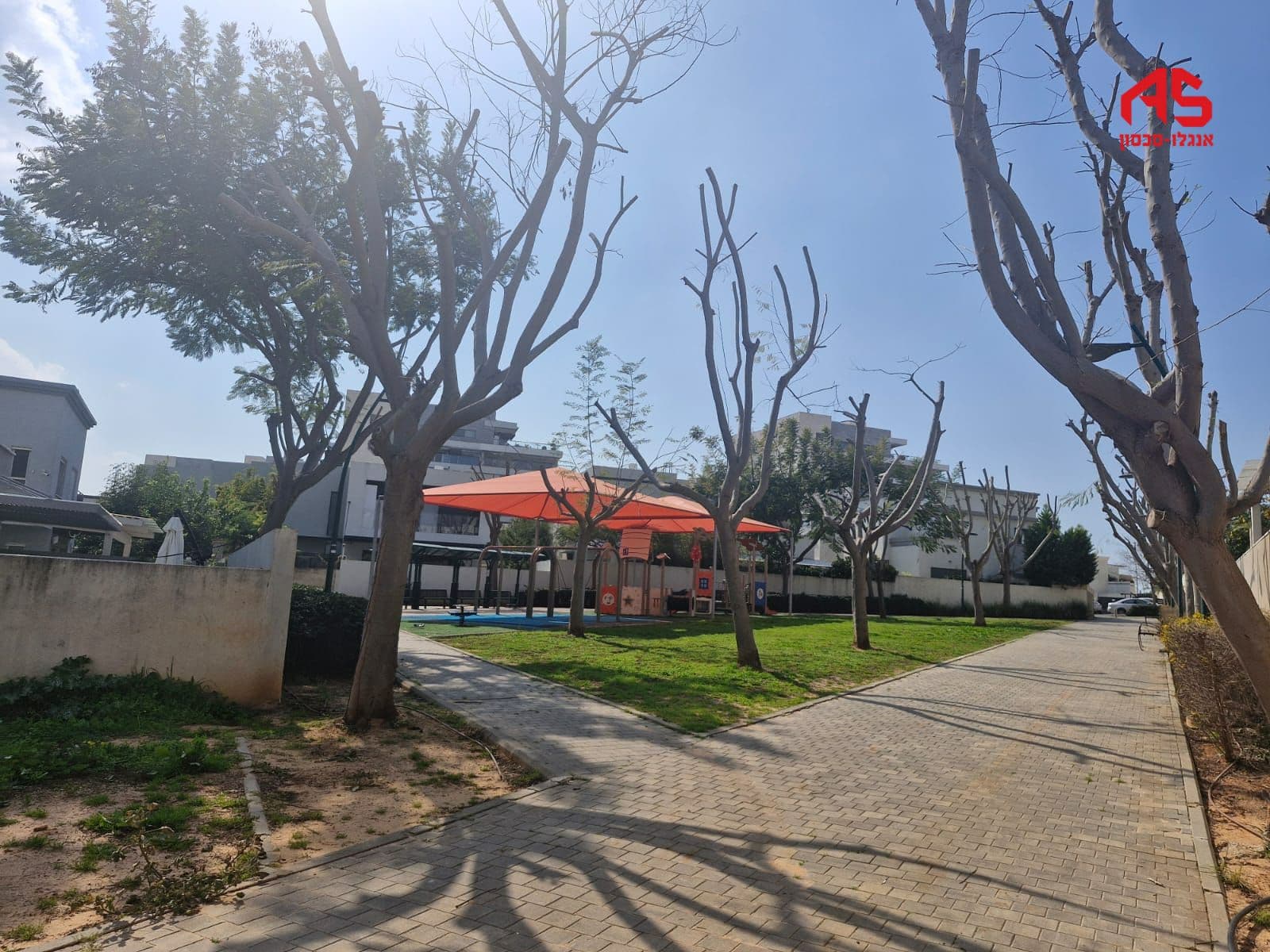 מגרש, תמונה 3