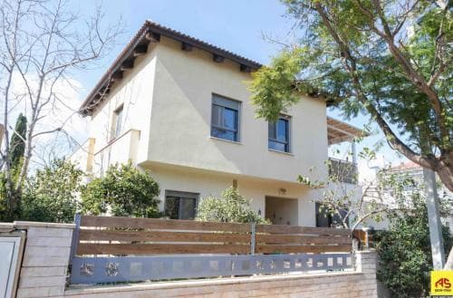 וילה 8 חדרים, חצוצרה 13, יובלים, פרדס חנה כרכור