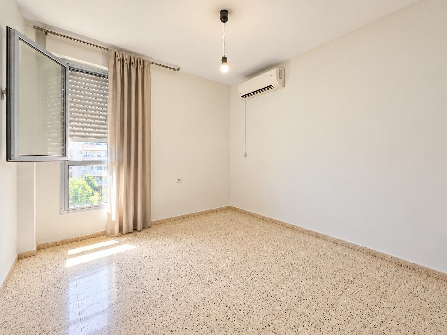 דירה 4 חדרים, תמונה 4