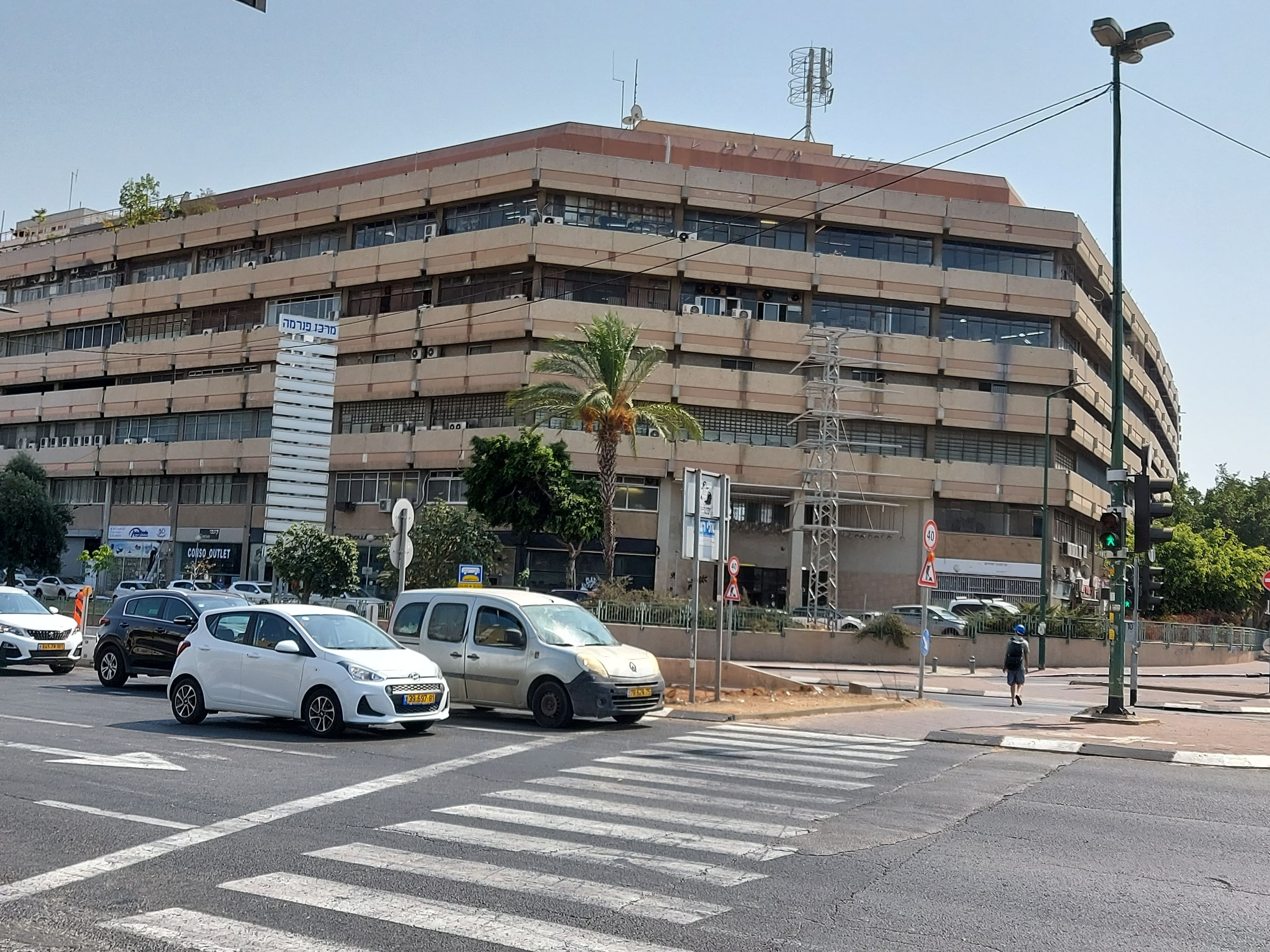 מחסן 169 מ״ר, בן צבי, קרית שלום, תל אביב יפו