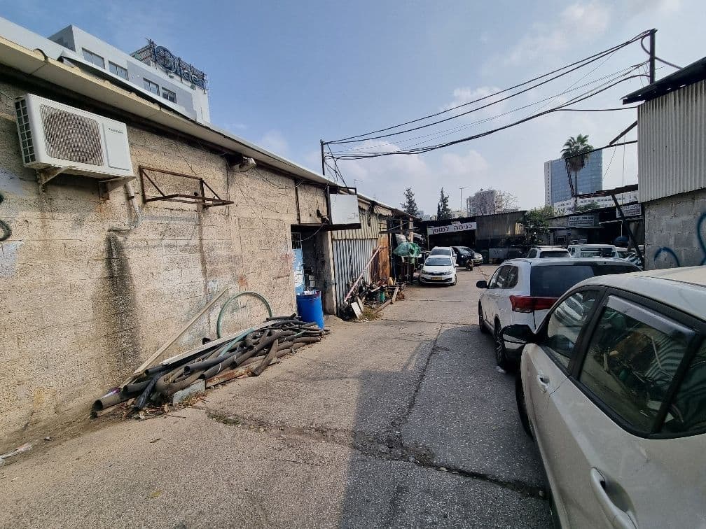 מבנה תעשיה 150 מ״ר, חומה ומגדל, מונטיפיורי, תל אביב יפו