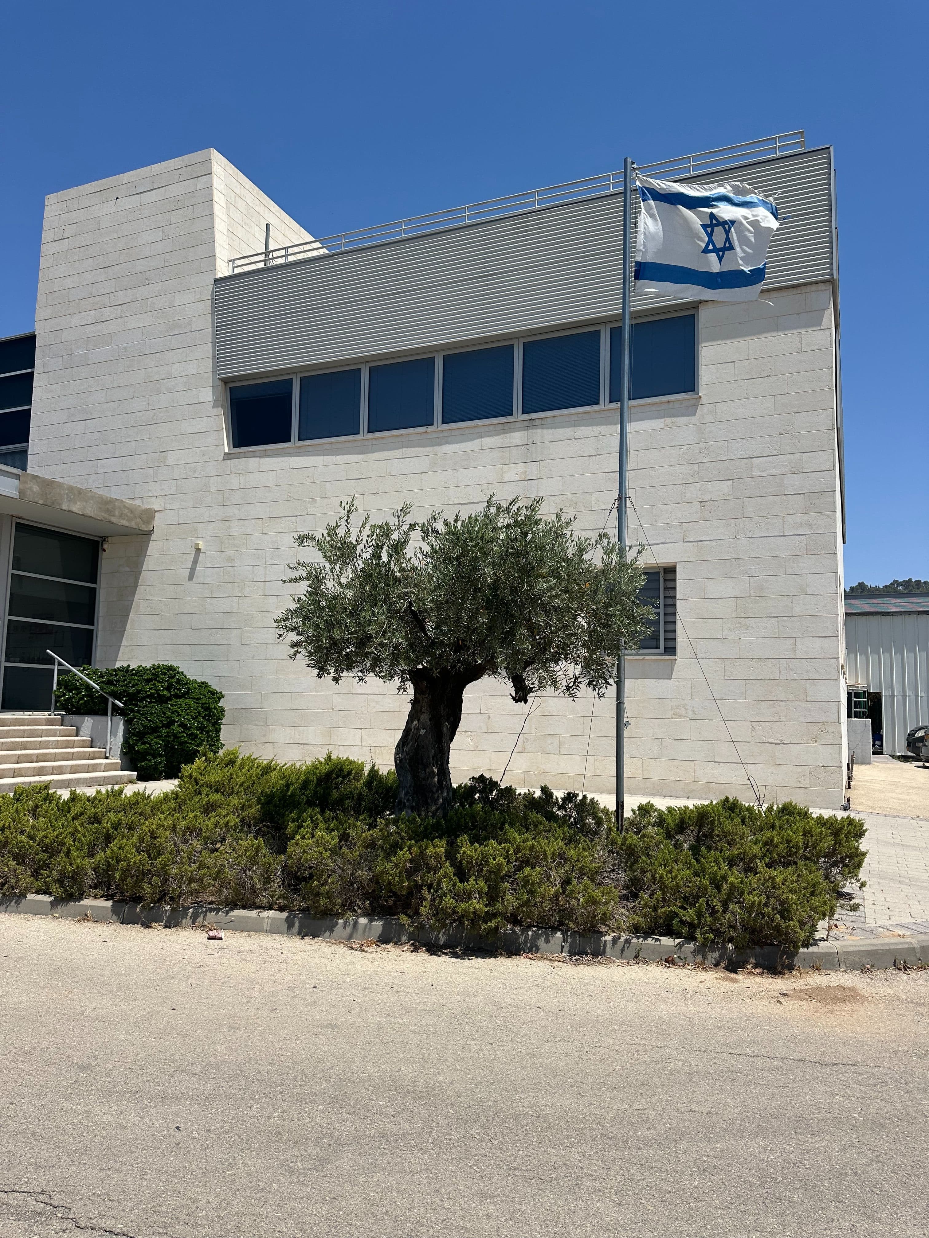 מבנה תעשיה 3700 מ״ר, א.ת הר טוב ב, בית שמש