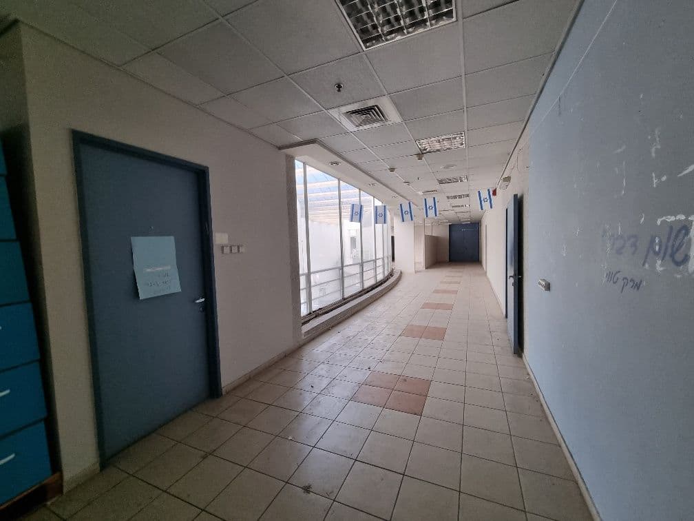 משרד 550 מ״ר, תמונה 2