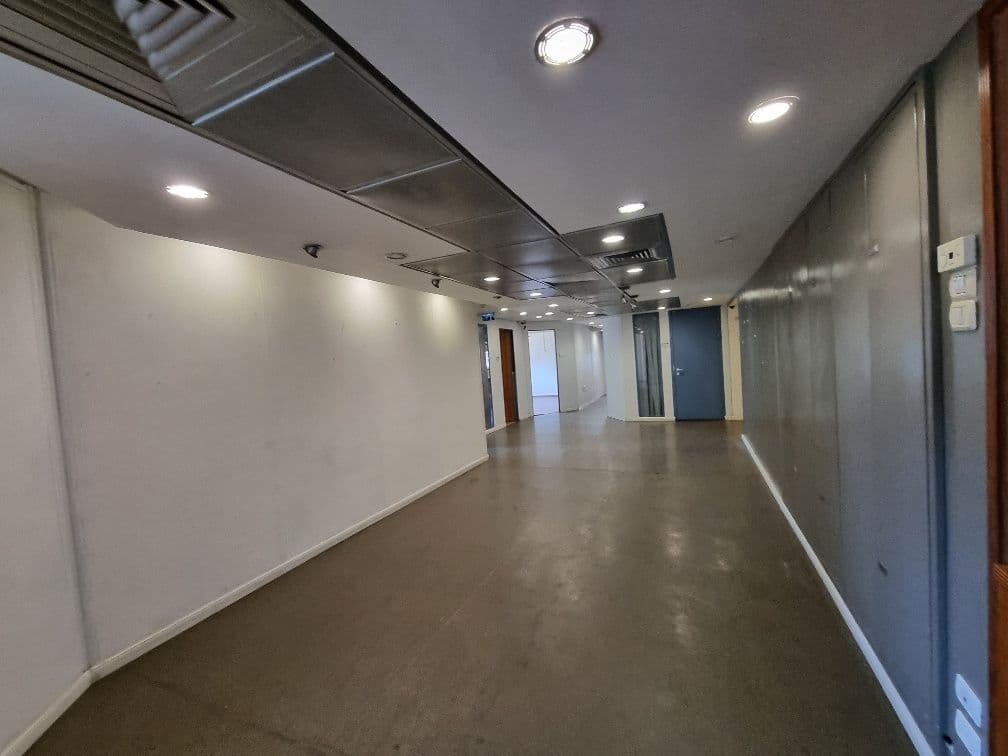 משרד 1700 מ״ר, תמונה 2