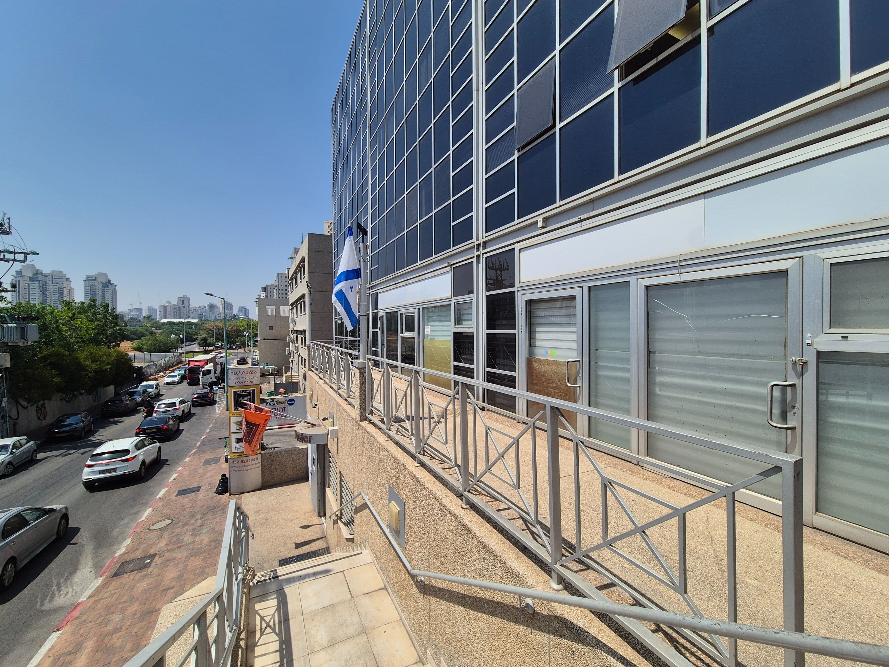 חנות 914 מ״ר, תמונה 4