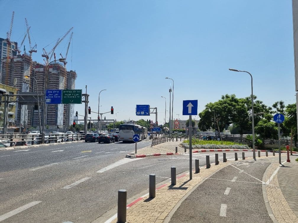 משרד 1300 מ״ר, תמונה 2