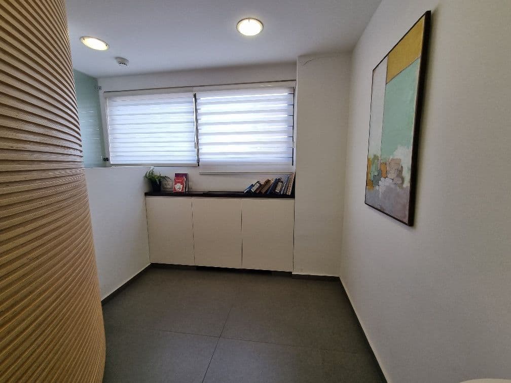 משרד 240 מ״ר, תמונה 2