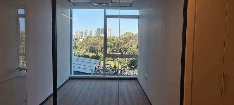 משרד 373 מ״ר, תמונה 2