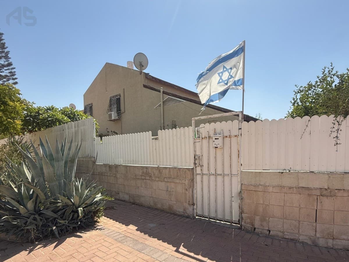קוטג' 7 חדרים, שדרות הצנחנים 12, נחל בקע, באר שבע