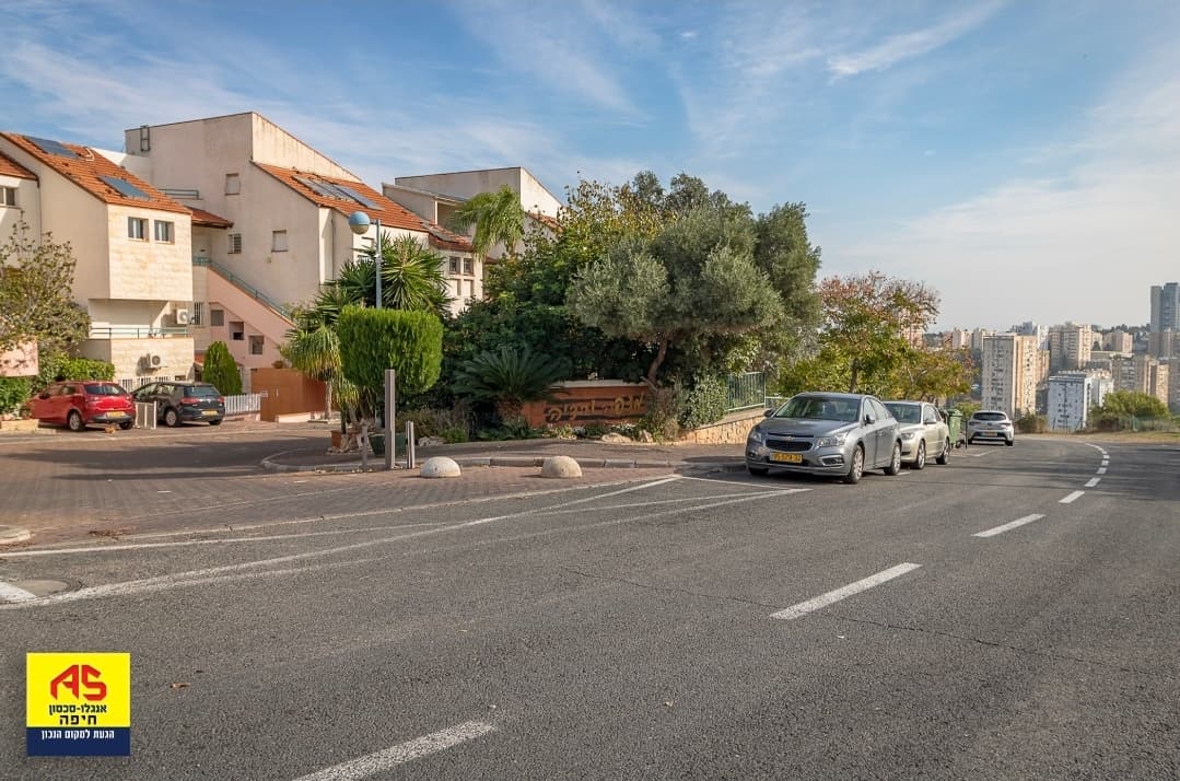דירת גג 2 חדרים, ורדיה 51, ורדיה, חיפה